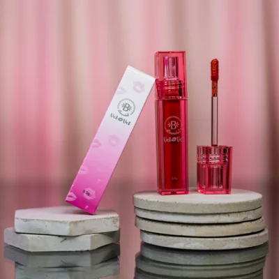 BRILLO LABIAL + TINTA 2 EN 1 VELVET BLOOMSHELL TONO 1
